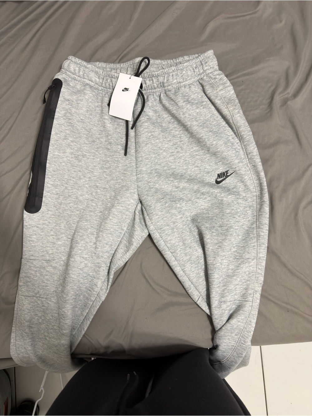 Nike Tech Fleece Joggers Grey – Size M - New